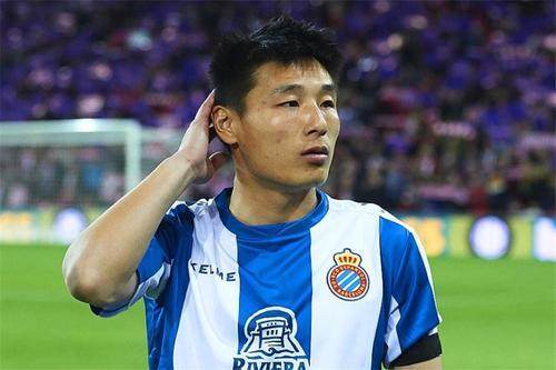 江南体育入口-憋屈！102天未首发武磊罕见怒推对手 队友的反应……