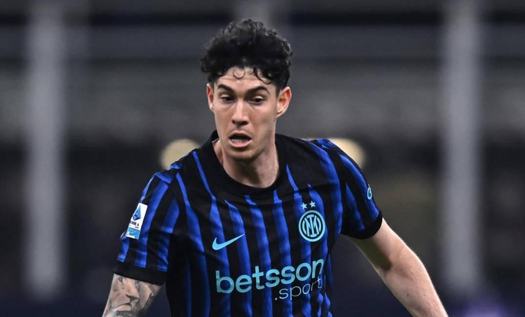 江南体育-意媒：巴斯托尼仍在与轻微膝伤作斗争，周末出战科莫存疑